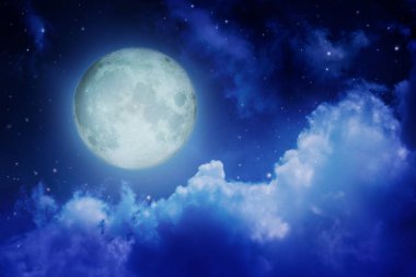 Bulutlarda gece gökyüzü olan dolunay, NASA tarafından desteklenen bu görüntünün elementleri..