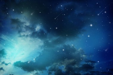 Gece gökyüzü bulutlu ve yıldızlı.