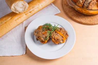 Ev yapımı köfte vegitables seramik kase, clas ile kavrulmuş