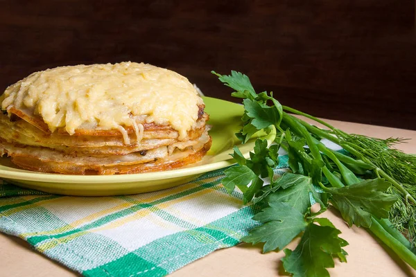 Krep pasta mantar ve tavuk eti. Geleneksel yemek f — Stok fotoğraf