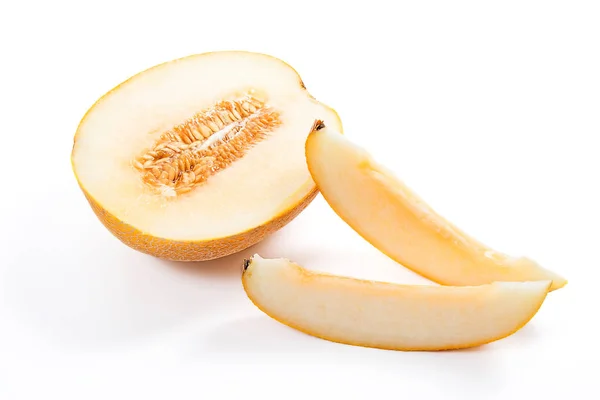 Geschnittene Honigtau-Melone tropische Früchte isoliert auf einem weißen Backgro — Stockfoto