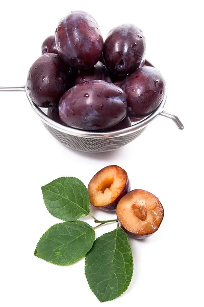 Olgun Erik, bütün ve l ile yarı olgun Erik ile çelik kevgir