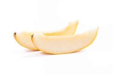 Dilimlenmiş honeydew kavun tropikal meyve üzerinde beyaz bir backgro izole