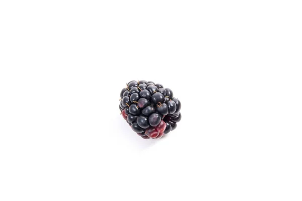 Blackberry dojrzałe owoce na białym tle na białym tle — Zdjęcie stockowe