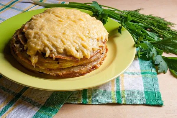 Krep pasta mantar ve tavuk eti. Geleneksel yemek f — Stok fotoğraf