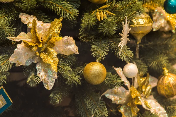 Weihnachtsbaum und Dekoration — Stockfoto