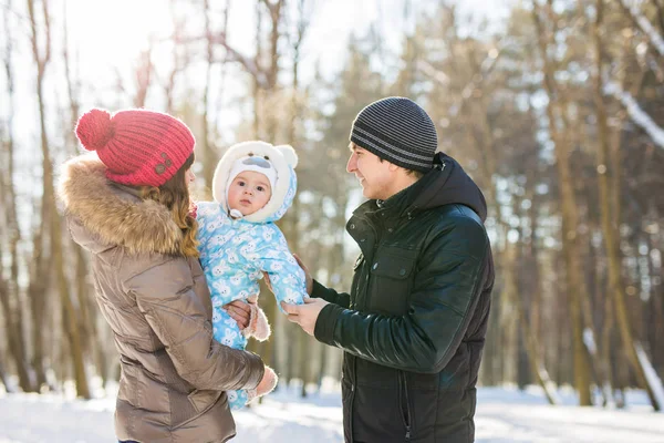 Happy young family spending time outdoor in winter — Stock Photo, Image