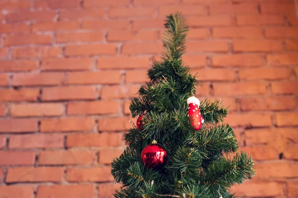 Närbild av julgran dekorationer. — Stockfoto