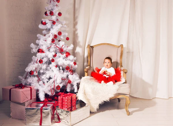 Bebê com fundo de Natal — Fotografia de Stock