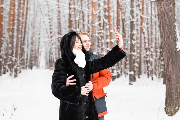Attractive couple doing selfie outdoors. — Stock Photo, Image