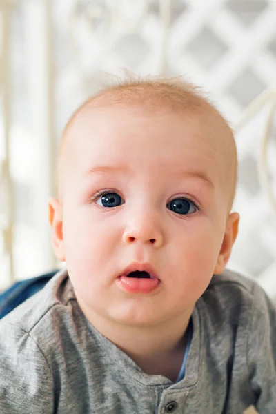 Retrato de lindo bebé niño —  Fotos de Stock