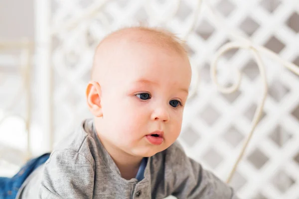 Retrato de lindo bebé niño — Foto de Stock