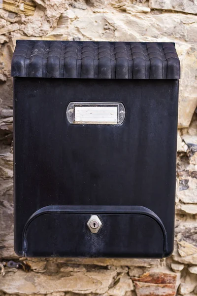 Black mailbox with blank sign for text — Stock Photo, Image