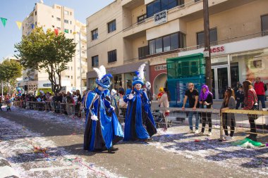 Limassol, Kıbrıs - 26 Şubat: Tanımlanamayan karnaval katılımcılar Mart ayında Kıbrıs karnaval geçit, 26 Şubat 2017 Limassol, Kıbrıs