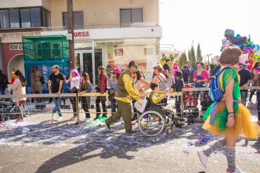 Limassol, Kıbrıs - 26 Şubat: Tanımlanamayan karnaval katılımcılar Mart ayında Kıbrıs karnaval geçit, 26 Şubat 2017 Limassol, Kıbrıs