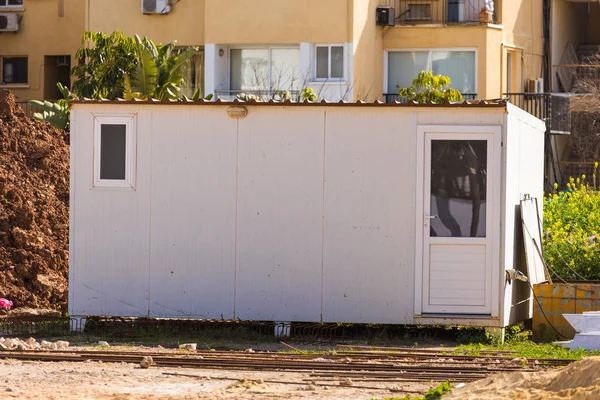 Trailer. Tijdelijke huizen voor de werknemer in de buurt van de plaats van de bouw — Stockfoto