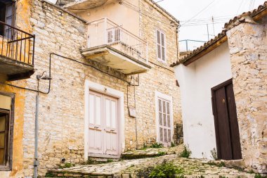 eski İtalyan köyleri geleneksel resimsel sokaklarında