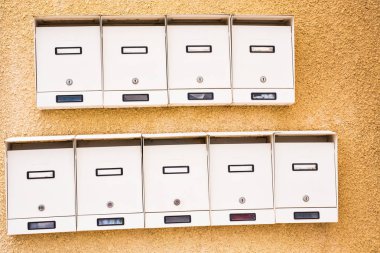 Beyaz mailboxs satırı