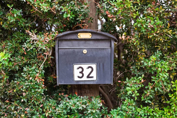 Šedá poštovní schránka — Stock fotografie
