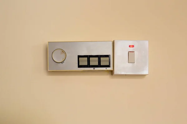 Interruptores para economizar conceito de energia — Fotografia de Stock