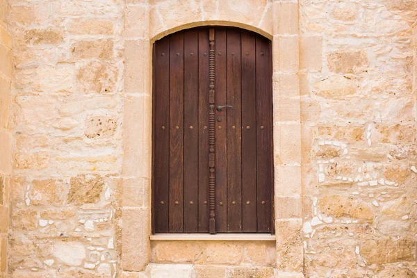 Fenster mit Rollläden — Stockfoto