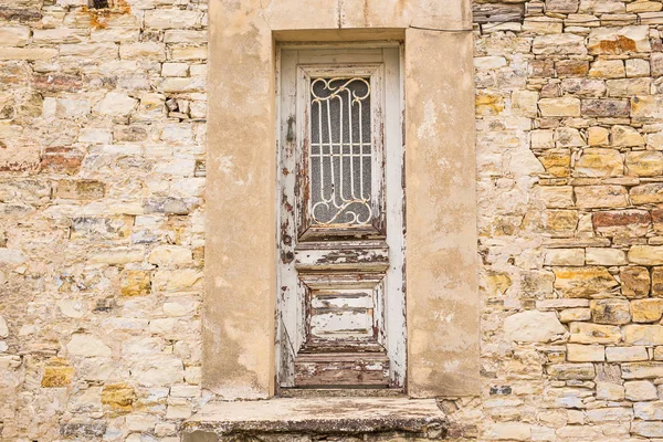 Ein Hauseingang mit einer Tür — Stockfoto