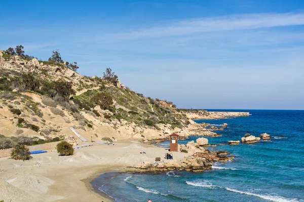 Beau paysage près de la plage Nissi et Cavo Greco à Ayia Napa, île de Chypre, mer Méditerranée. Incroyable mer bleue verte et journée ensoleillée . — Photo