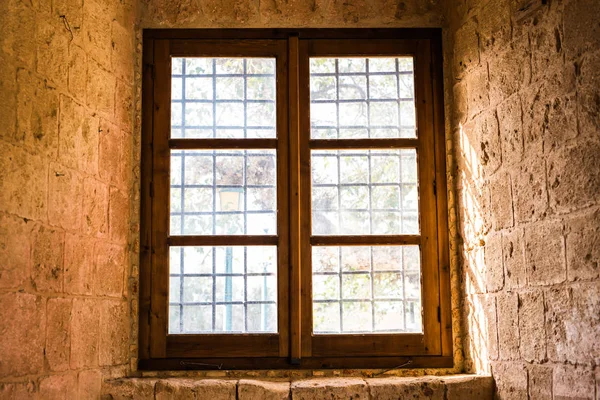 Ładne okna mieszkaniowe — Zdjęcie stockowe