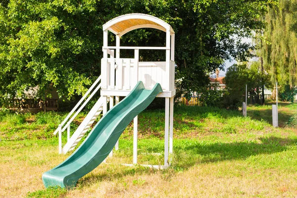 Playground no quintal no parque. — Fotografia de Stock