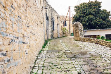 basit eski taş sokak
