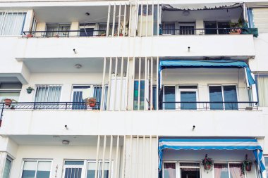 Uzun boylu apartman. Yeni modern blok daireler