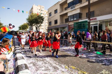 Limassol, Kıbrıs - 26 Şubat: Karnaval katılan Limasol Kıbrıs karnaval geçit üzerinde 26 Şubat 2017