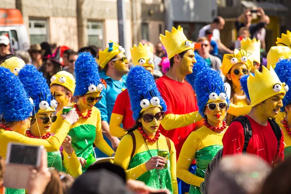 LIMASSOL, CYPRUS - 26 февраля: Участники карнавала на Кипрском карнавальном параде 26 февраля 2017 года в Лимассоле — стоковое фото