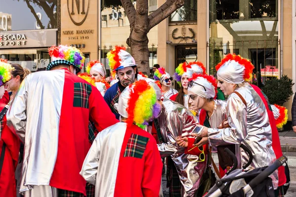 リマソール、キプロス - 2 月 26 日: グランド カーニバル パレード - すべての年齢、性別、国籍ストリート カーニバル、2017 年 2 月 26 日リマソールの中にカラフルな衣装での正体不明の人 — ストック写真