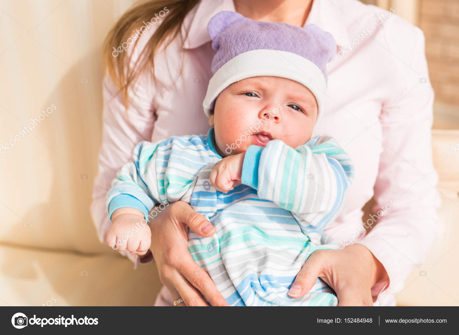 かわいい男の子、かわいい子、青い目、児童の健全な完璧な白人幼児、素敵