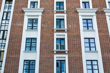 Otel veya ev cephe. Windows ve duvarlarını