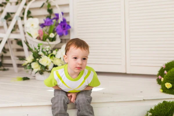 Küçük boy gösteren mide ağrısı — Stok fotoğraf