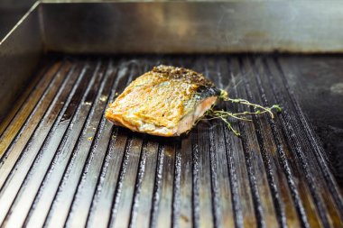 Balık Pişirme biftek yakın çekim