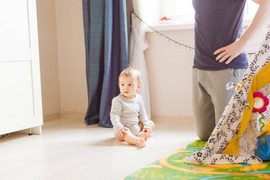 Güzel çok güzel gülen bebek çocuk bebek yüz