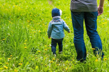 Babalar günü kavramı - bebek ve babam arka görünüm