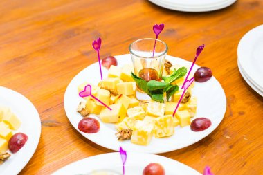 Sarı peynir küpleri