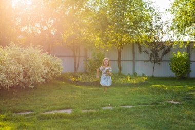 Candy lolipop şeker lolipop yemek mutlu küçük kız ile komik çocuk çocuk yemek tatlılar