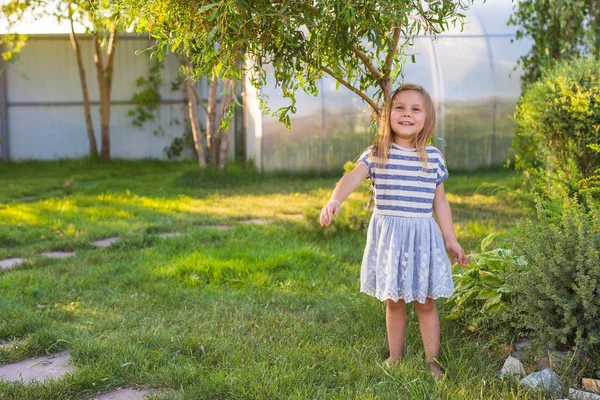 Happy child girl playing on meadow in summer in nature — Stock Photo, Image