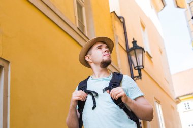 Turist. Tatil boyunca adam