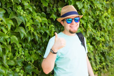 Yukarı adamla genç yenilikçi