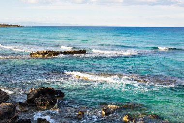 Taş Akdeniz deniz plaj