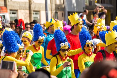 Limassol, Kıbrıs - 26 Şubat: Tanımlanamayan karnaval katılımcılar Mart ayında Kıbrıs karnaval geçit üzerinde 26 Şubat 2017 Limassol, Kıbrıs