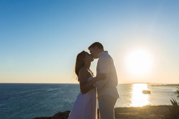 Pareja amorosa en la playa —  Fotos de Stock