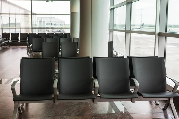 Área de espera do terminal do aeroporto vazia — Fotografia de Stock