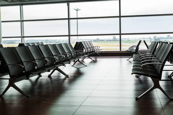 Área de espera do terminal do aeroporto vazia — Fotografia de Stock